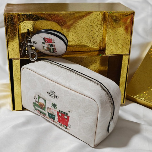 COACH BOXED BOXY COSMETIC CASE & MIRROR BAG CHARM IN SIGNATURE CANVAS WITH TRAIN - Picture 4 of 8